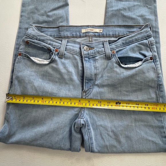 Levi's Boyfriend Straight Leg Jeans in Light Blue Wash. Size 27 - Picture 3 of 10